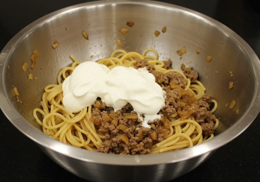 Combining egg noodles with beef and sour cream for Casserole de Nouilles au Bœuf et à la Crème Sure.